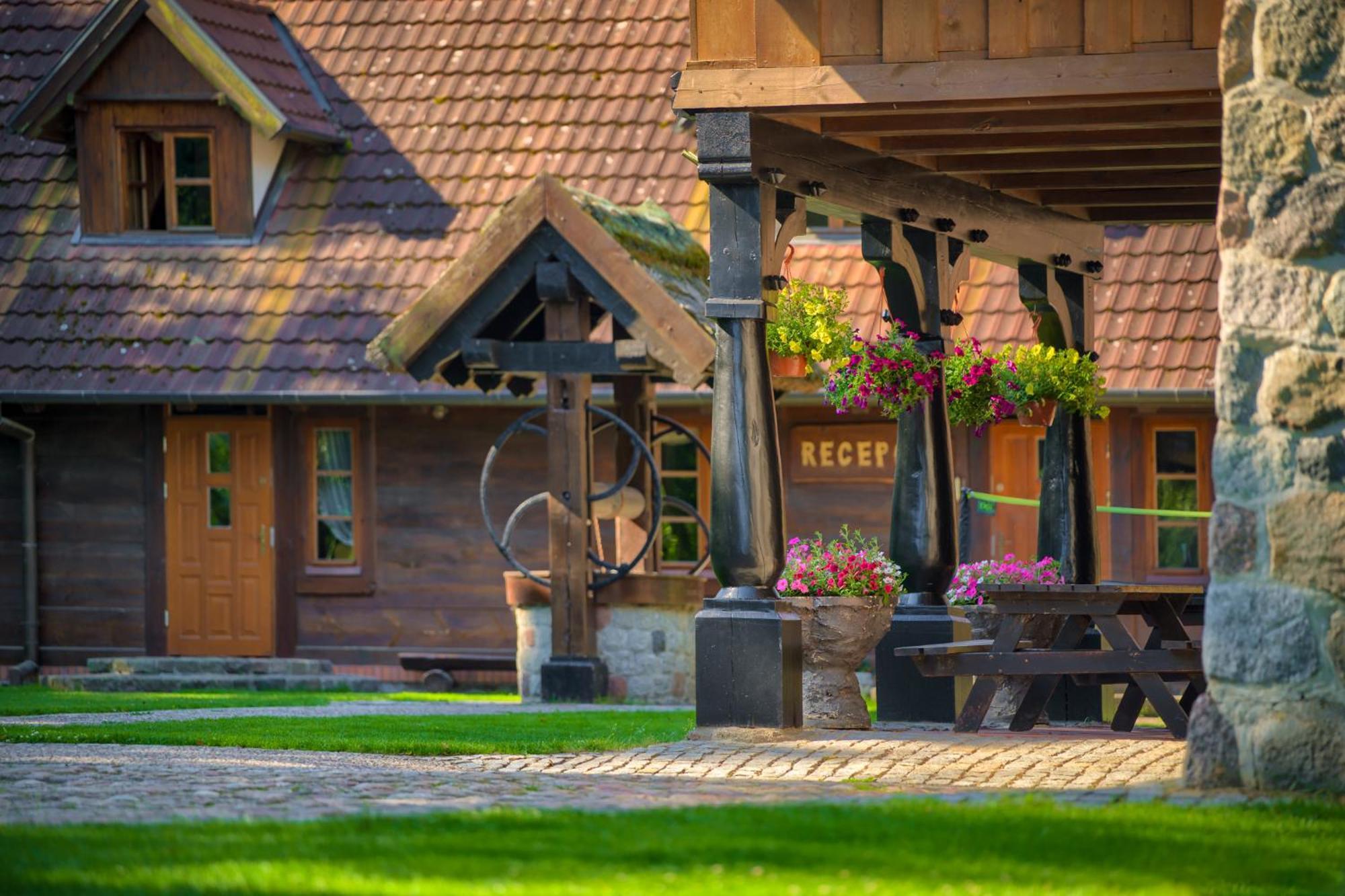 Hotel Dworek Wapionka グジノ エクステリア 写真